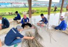 Asah Kreativitas dan Kemandirian, WBP Lapas Kelas IIA Purwokerto Buat Anyaman Tikar dari Daun Pandan