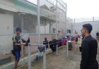 Pemeliharaan Fasilitas, Warga Binaan Lapas Narkotika Purwokerto Lakukan Pengelasan Jemuran